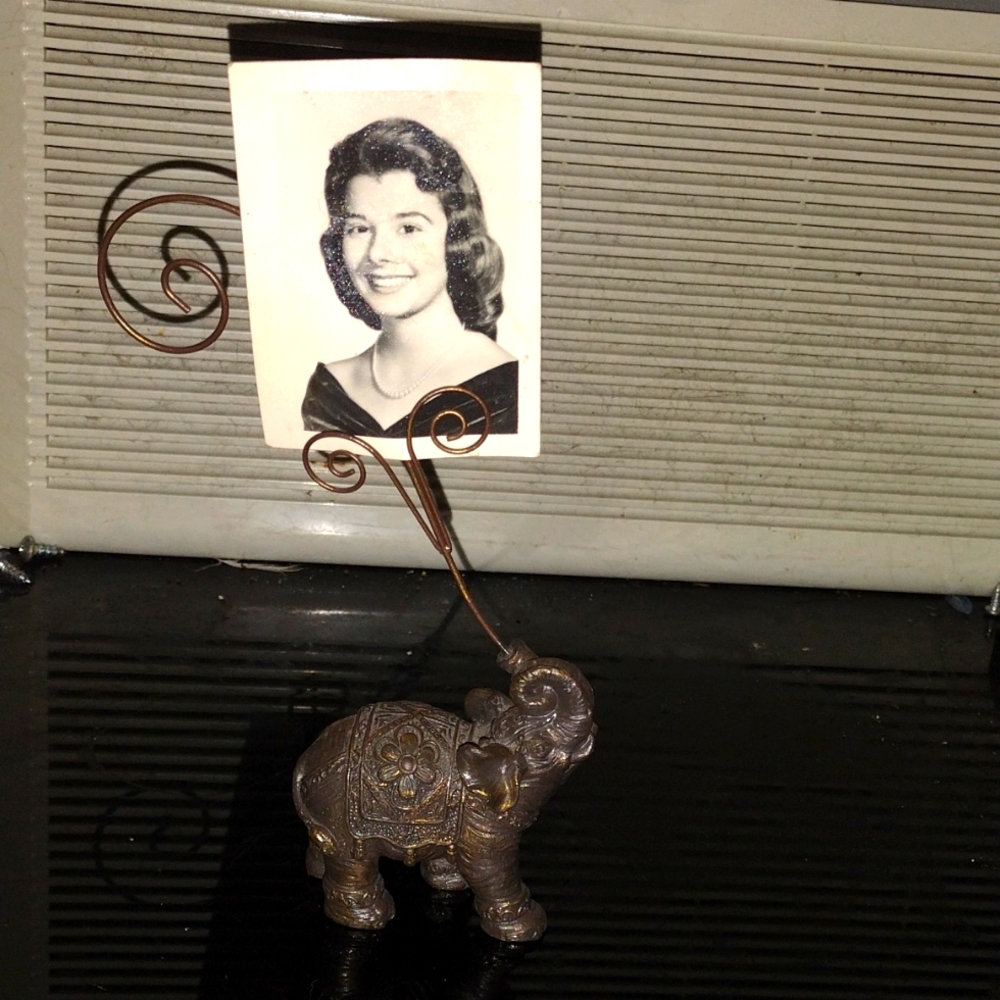 Accents| Bronze Colored Elephant Photo/Card Holder Ex Condition